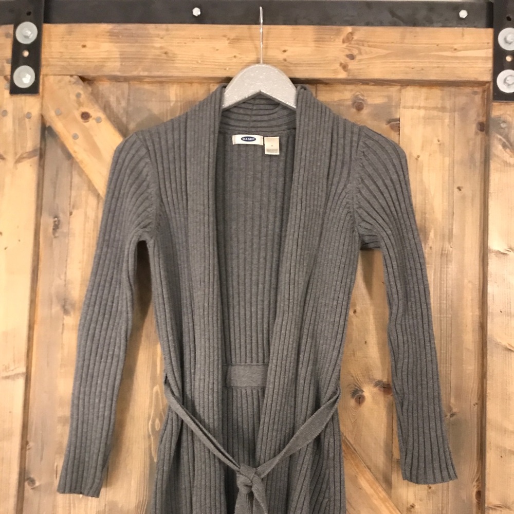 Cardigan sweater with tie